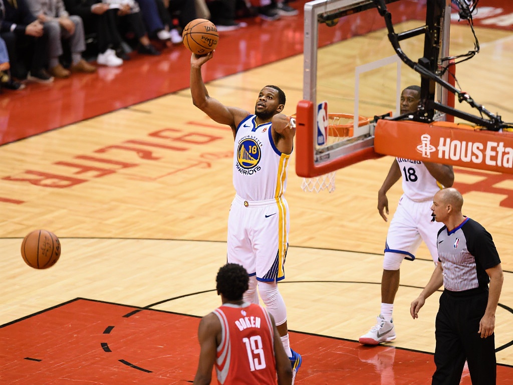 惊人对比!勇士抢七狂飙18记三分,火箭仅6中18 在篮球赛场上,三分球往往成为决定胜负的关