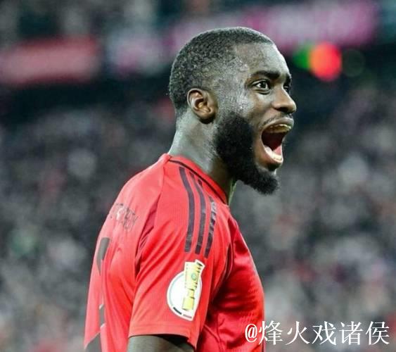 拜仁中卫开出2000万年薪+2000万签字费要求，皇马巴黎愿答应