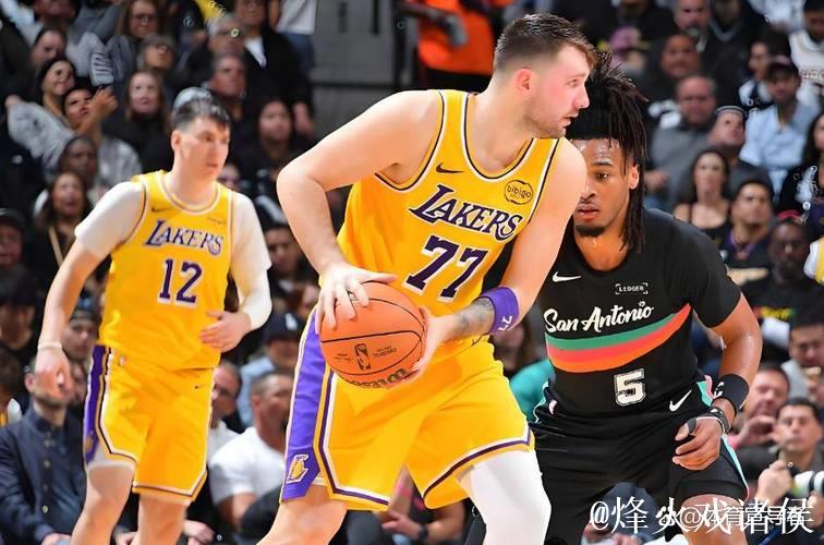 东契奇空砍三双38+10+10，文班亚马16+14，湖人负于马刺